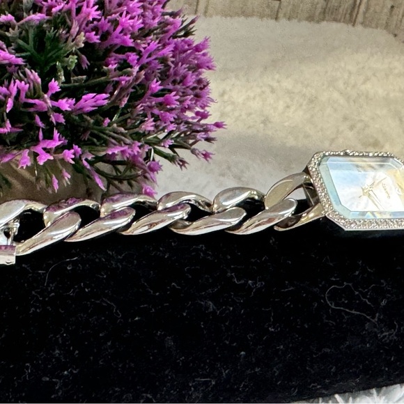 Quartz ~Silvertone Adjustable Bracelet Style Watch - Picture 7 of 11